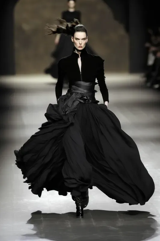 Discover Unique Fashion Show Photos