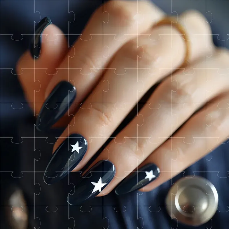 Minimalistic July 4th Nail Art