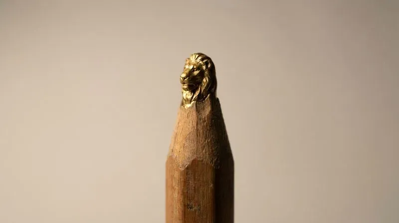 Intricate Pencil Tip Miniature Sculptures