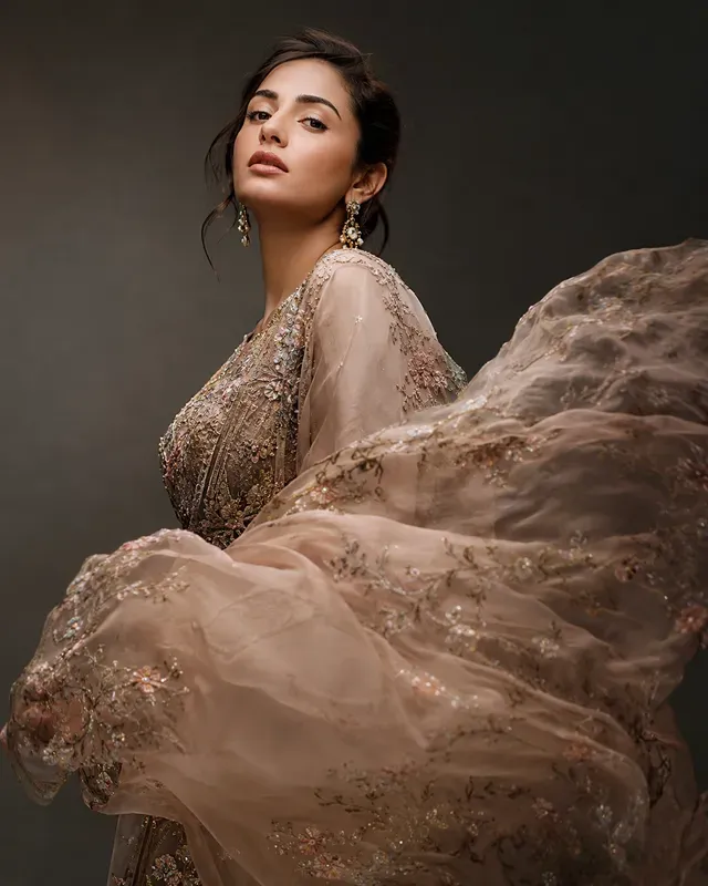 Fashion Editorial Textile Motion Builders
