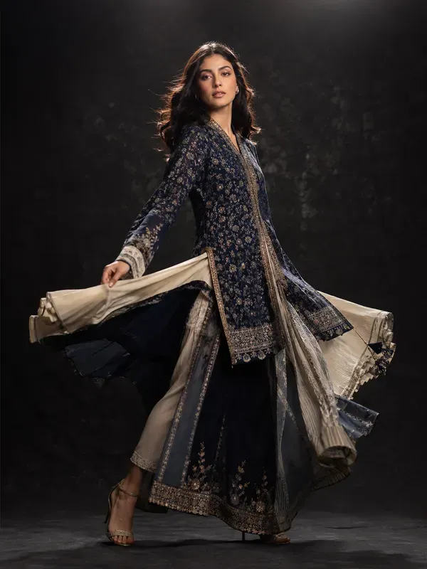 Fashion Editorial Textile Motion Builders