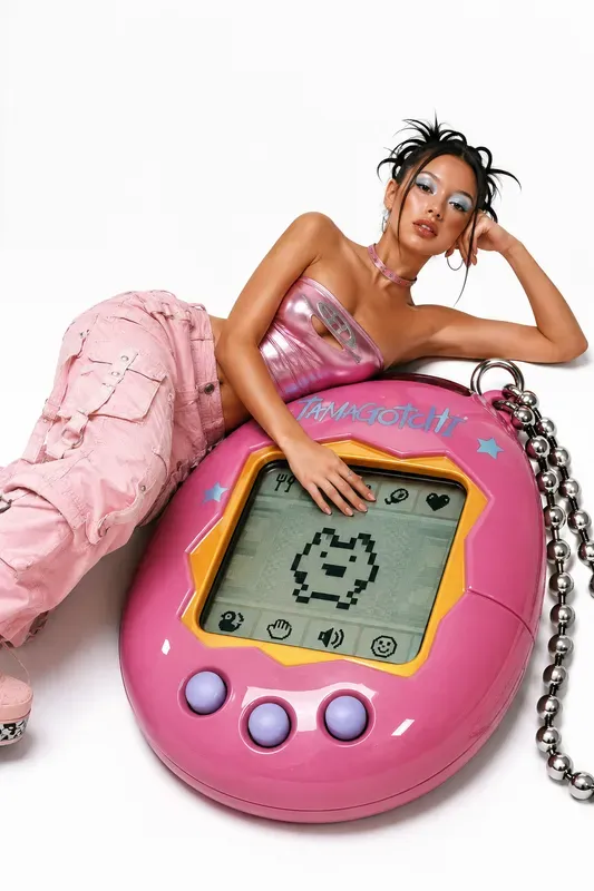 Surreal Y2k Oversized Prop Fashion Editorials
