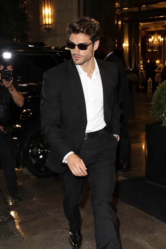 Hollywood Paparazzi Become The Celebrity