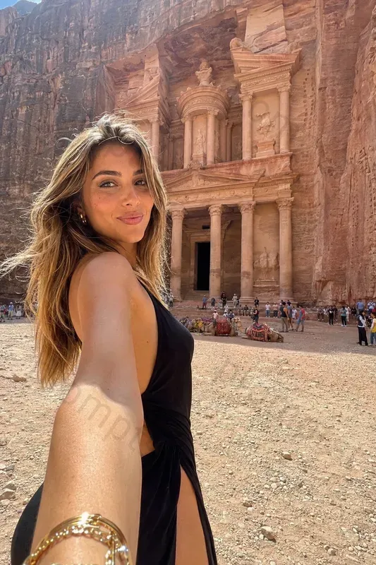 Viral Instagram Worthy Travel Selfies
