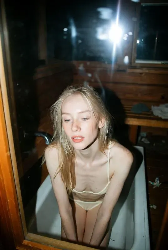 Realistic Women In Cabin Bathtubs