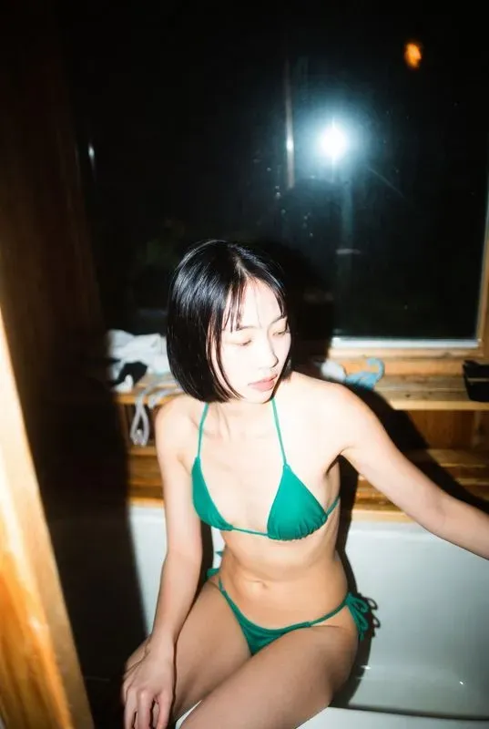 Realistic Women In Cabin Bathtubs