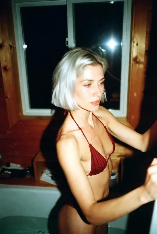 Realistic Women In Cabin Bathtubs