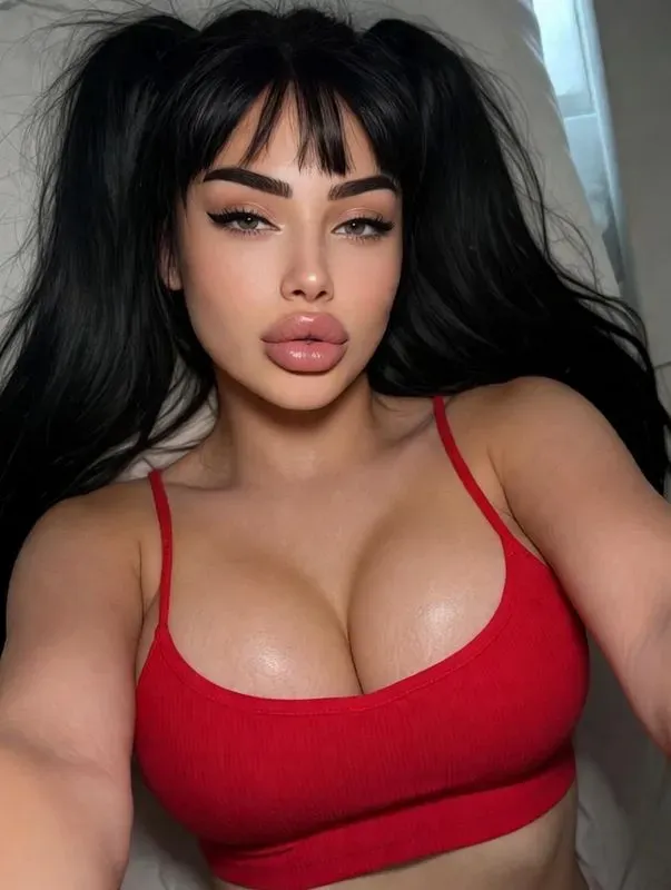 Beautiful Model Girl Instagram Selfies