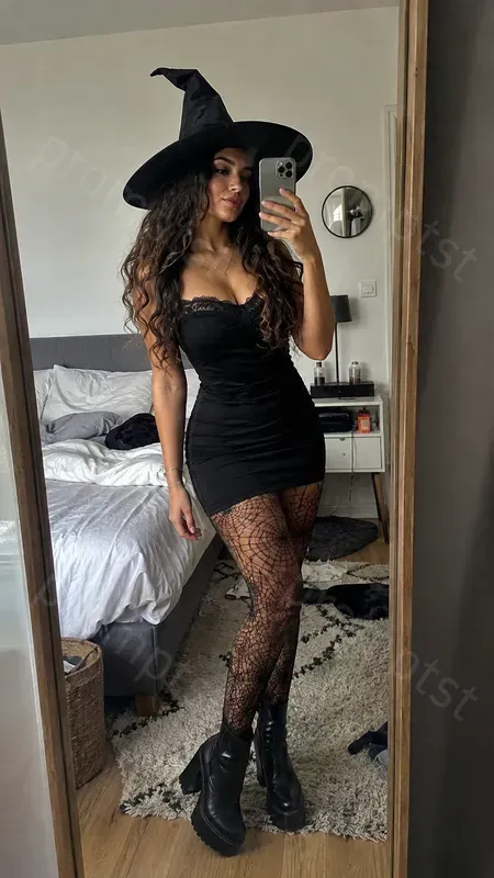 Viral Halloween Outfits Mirror Selfies