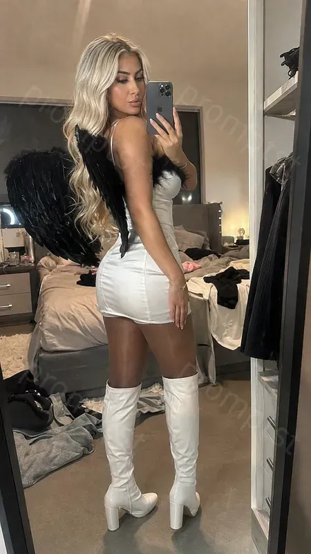 Viral Halloween Outfits Mirror Selfies