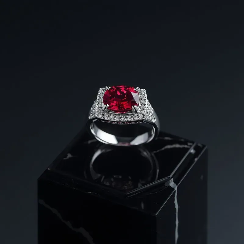 Luxury Jewelry Rings Showcases