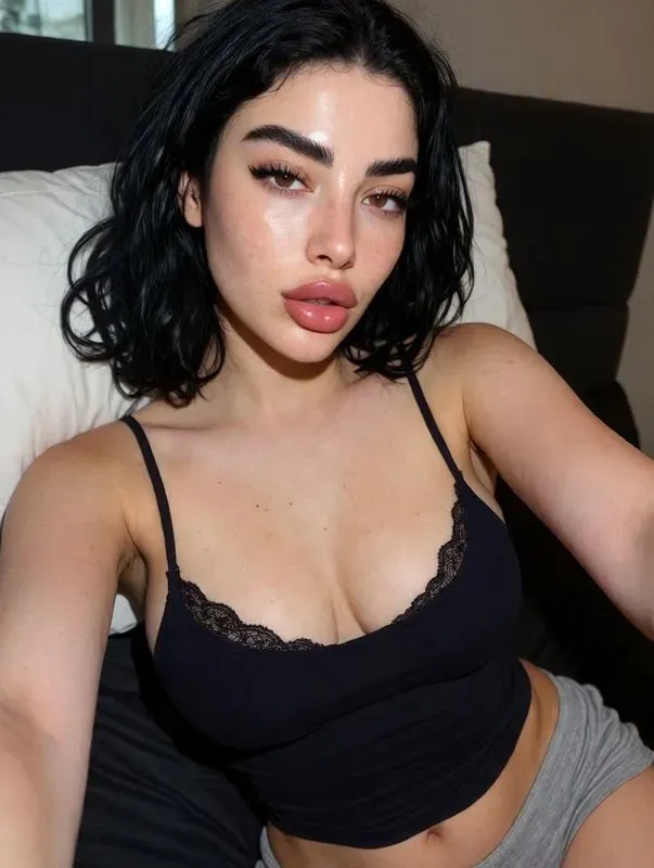 Beautiful Instagram Girls Take Selfies
