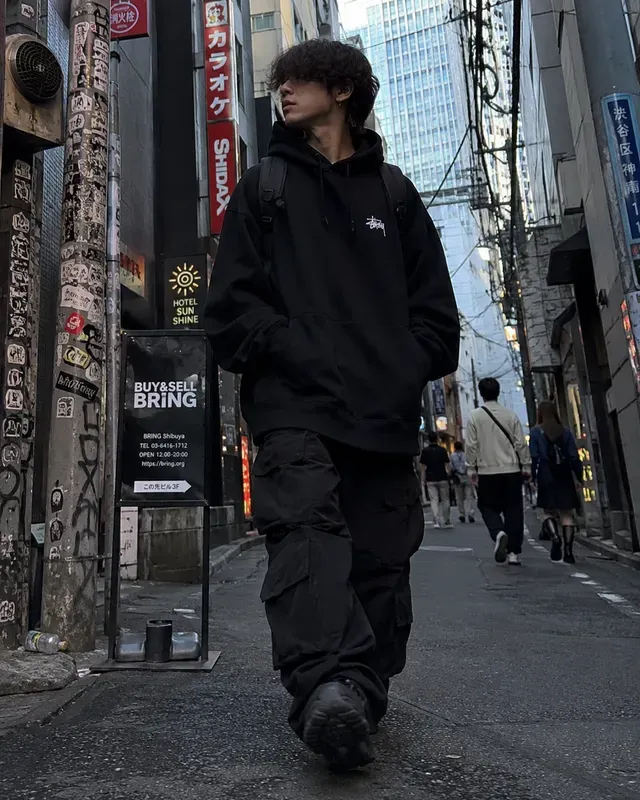 Candid Smartphone Streetwear Photography