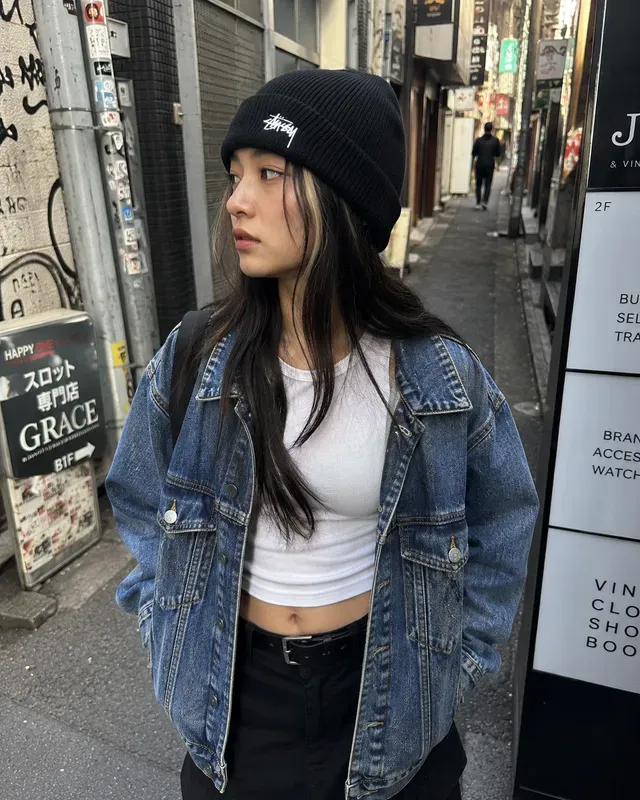 Candid Smartphone Streetwear Photography
