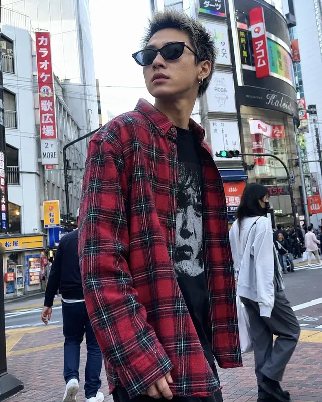 Candid Smartphone Streetwear Photography