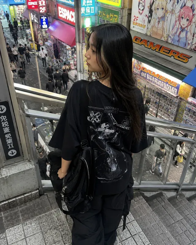Candid Smartphone Streetwear Photography