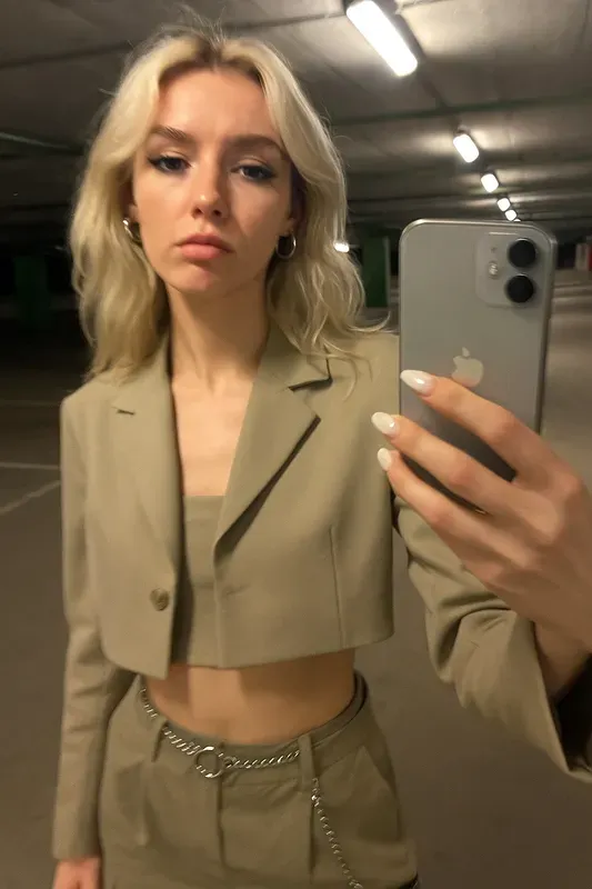 Bad Selfie Generator Women