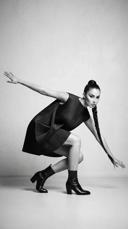 Monochrome Avantgarde Highfashion