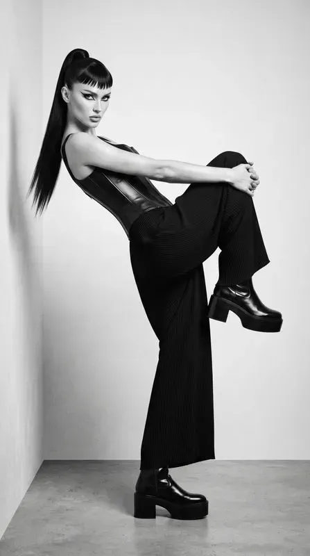 Monochrome Avantgarde Highfashion