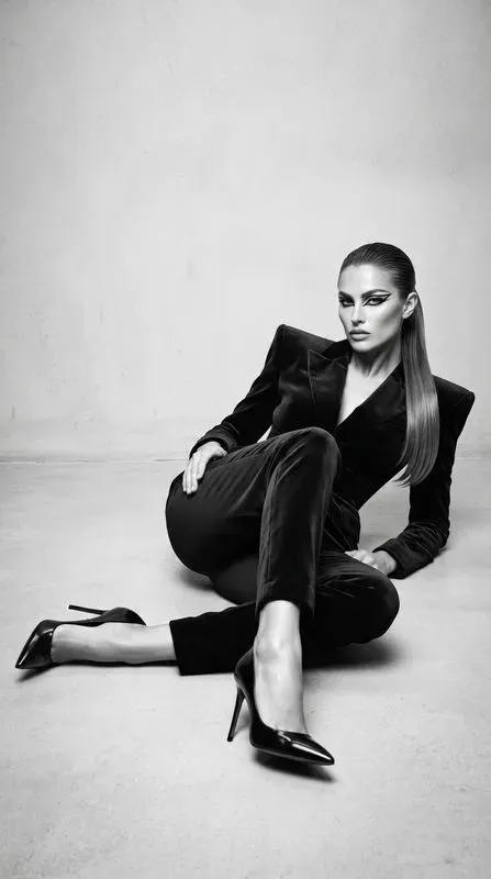 Monochrome Avantgarde Highfashion