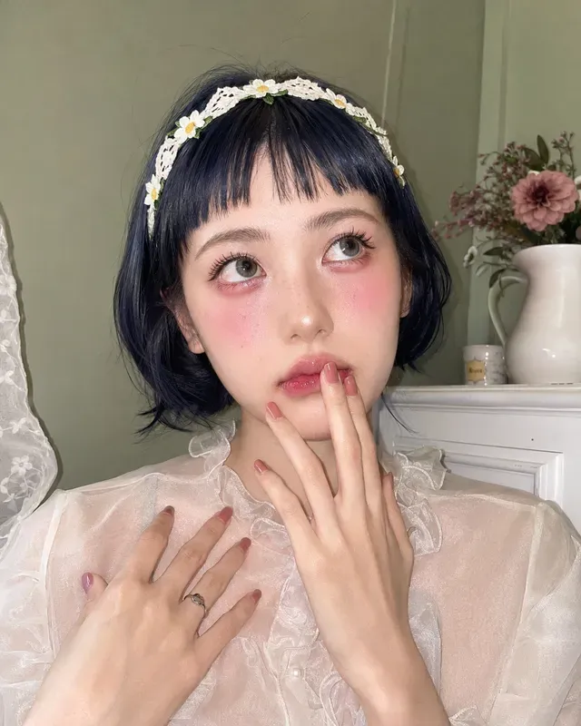 Japanese Doll Beauty Flash Portraits