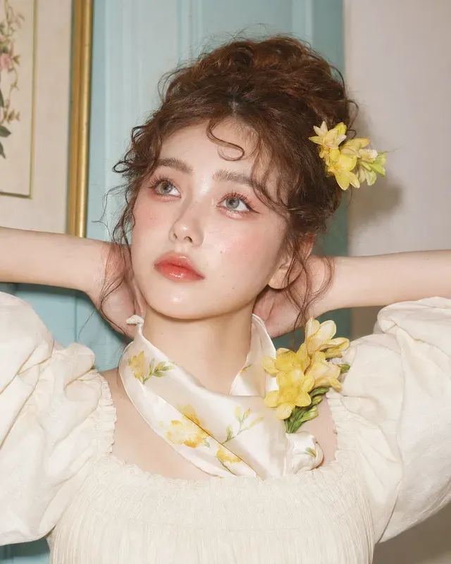 Japanese Doll Beauty Flash Portraits
