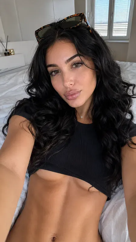 Beautiful Model Girl Instagram Selfies