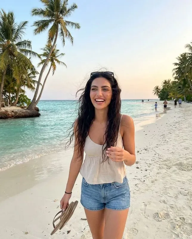 Candid Phonestyle Travel Photos