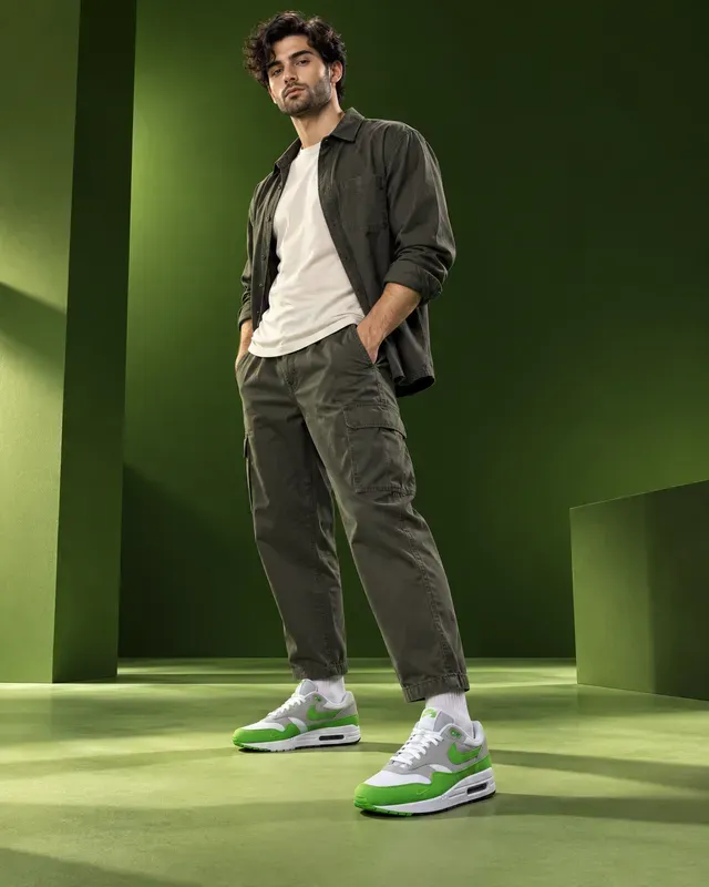 Onmodel Sneaker Campaign Generator