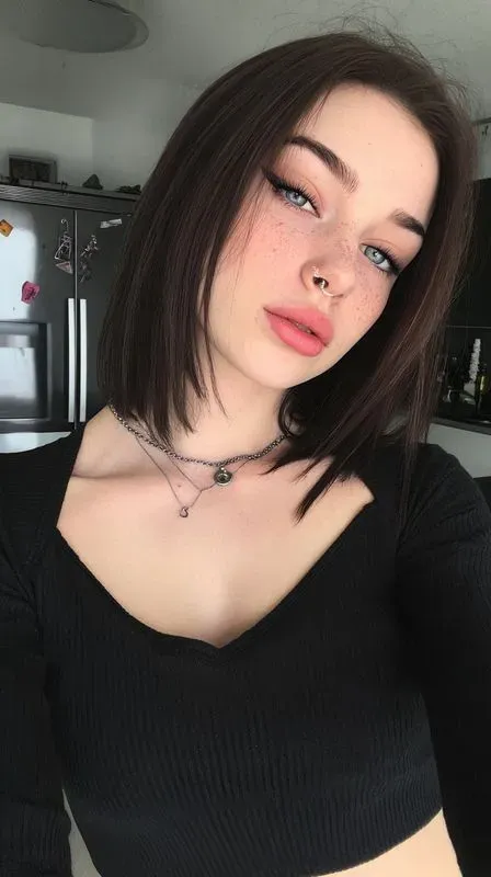 Ultra Realistic Girl Selfies