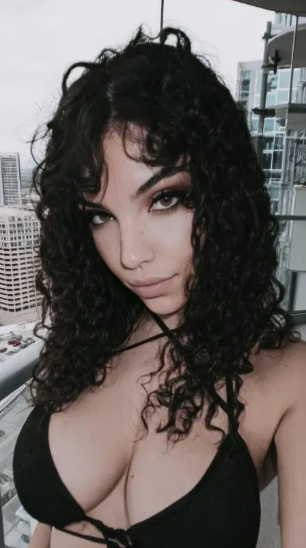 Ultra Realistic Girl Selfies