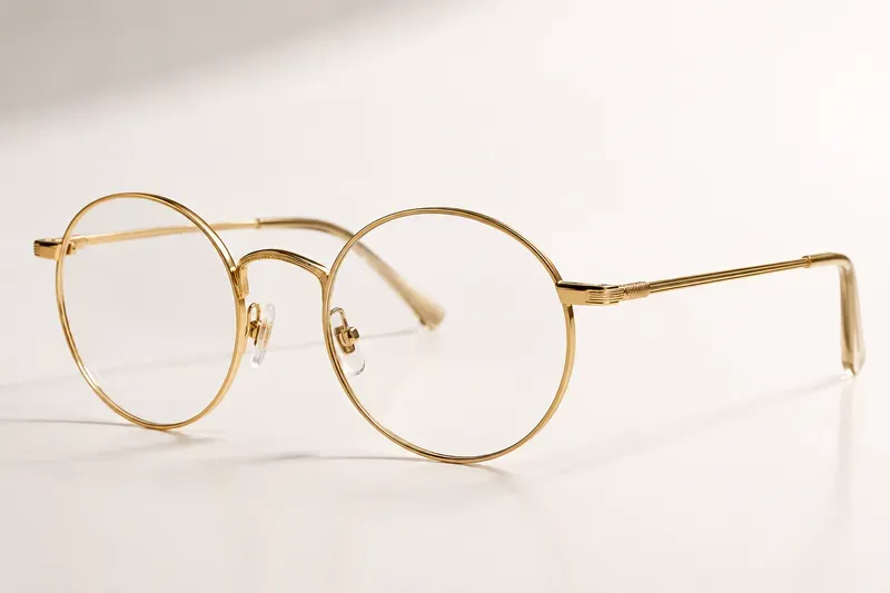 Premium Eyewear Advertisement Generator