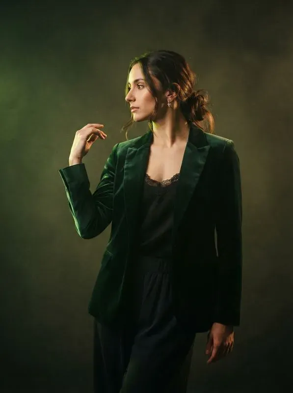 Cinematic Dualcolor Studio Portraits
