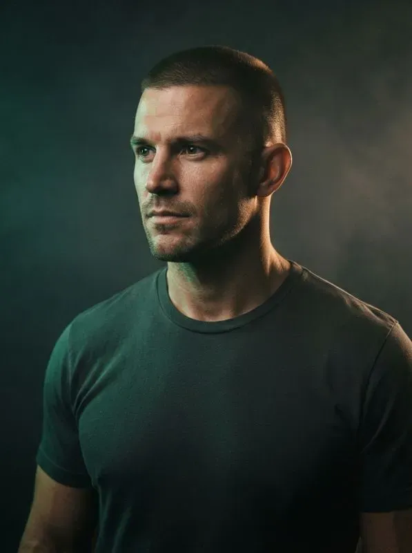 Cinematic Dualcolor Studio Portraits