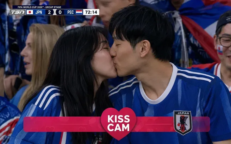 Kiss Cam Stadium Moments