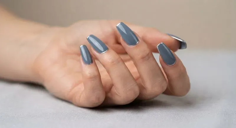 Minimalist Solid Color Nail Art