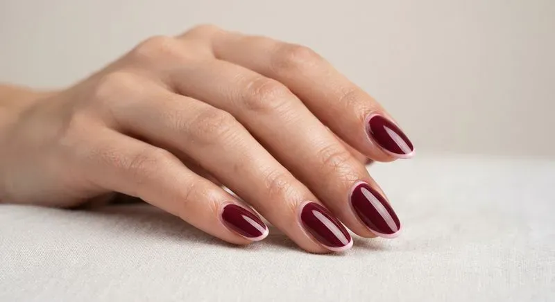 Minimalist Solid Color Nail Art
