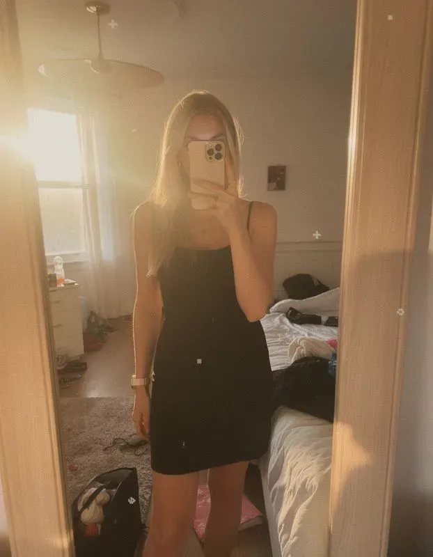 Flux Influencer Mirror Selfies
