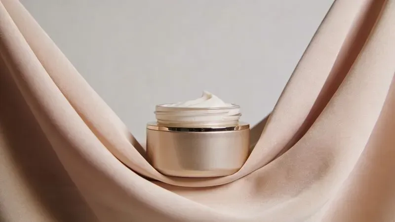 Premium Beauty Product Display Gens
