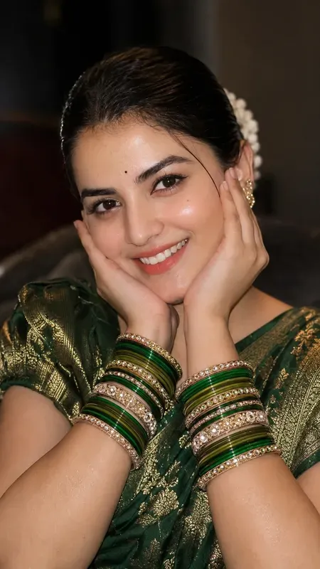Bangle Frame Beauty Portraits